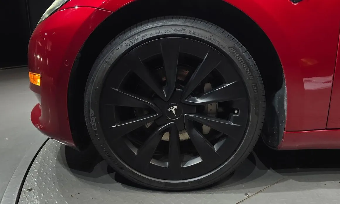 Tesla Model 3 — фото 8