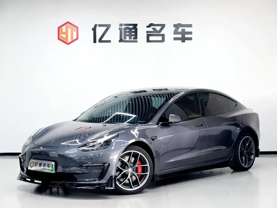 Tesla Model 3 — фото 1