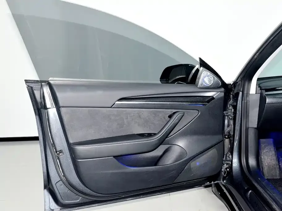 Tesla Model 3 — фото 3