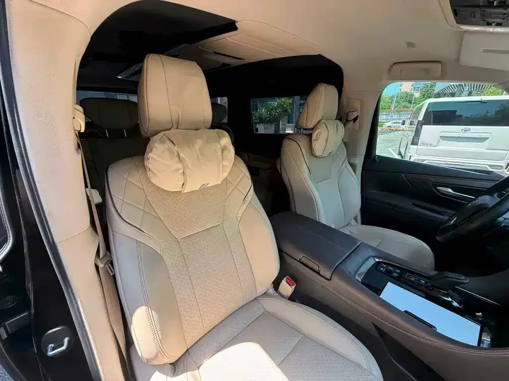 Toyota Alphard — фото 6
