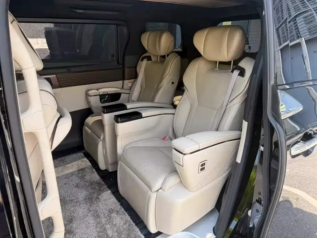 Toyota Alphard — фото 2