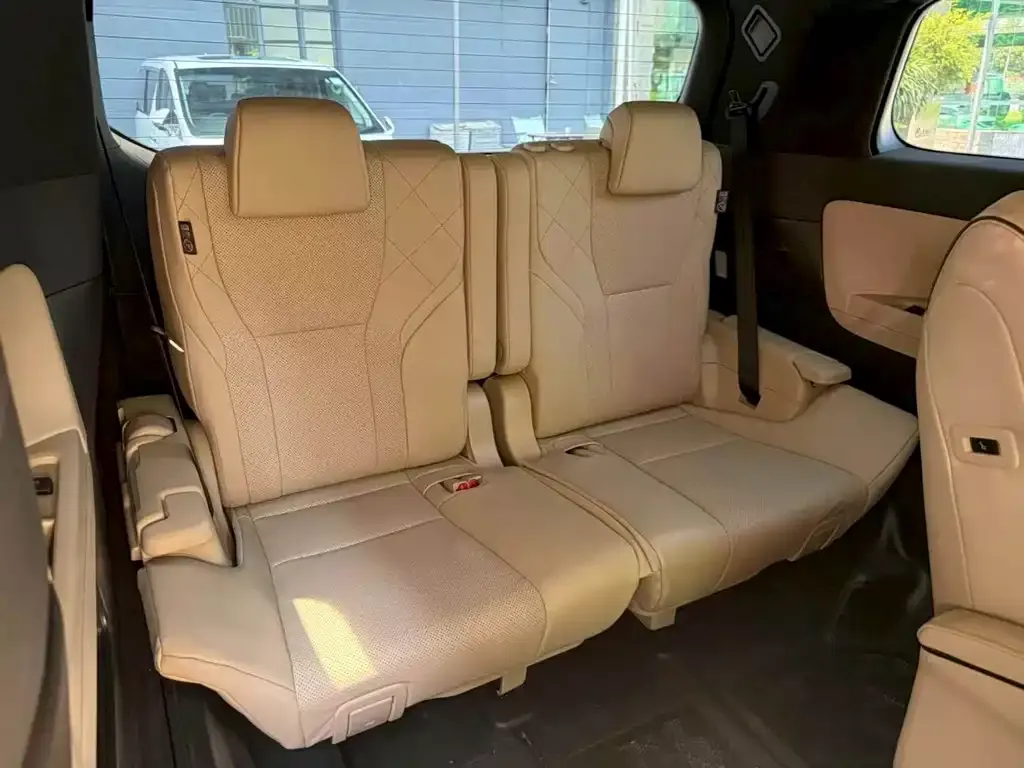 Toyota Alphard — фото 7