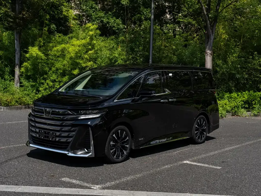 Toyota Vellfire — фото 1