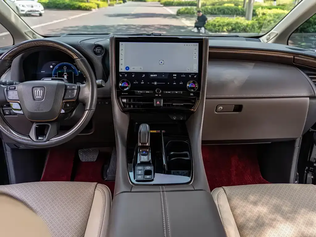 Toyota Vellfire — фото 7