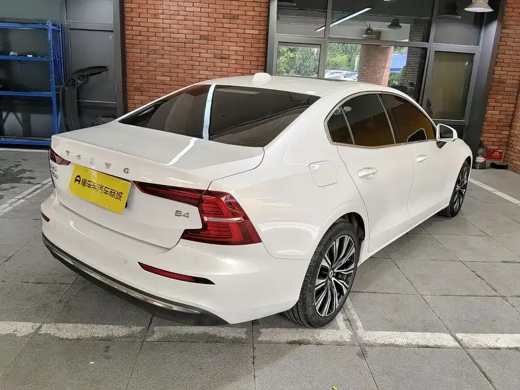 Volvo S60 — фото 10