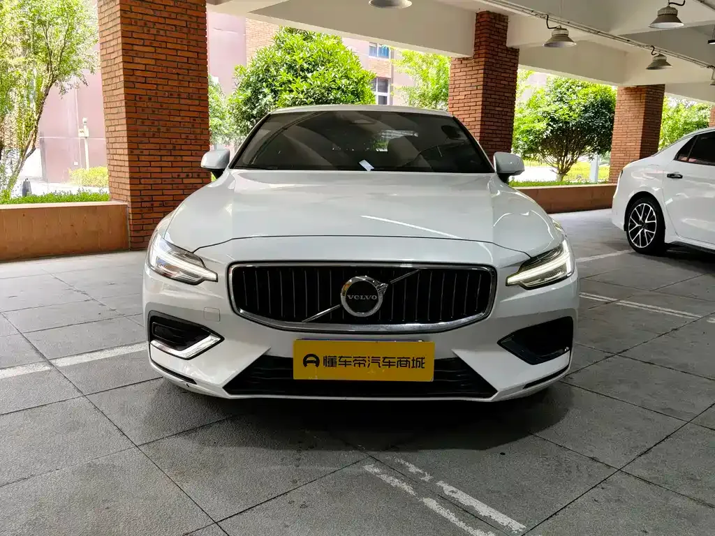 Volvo S60 — фото 9