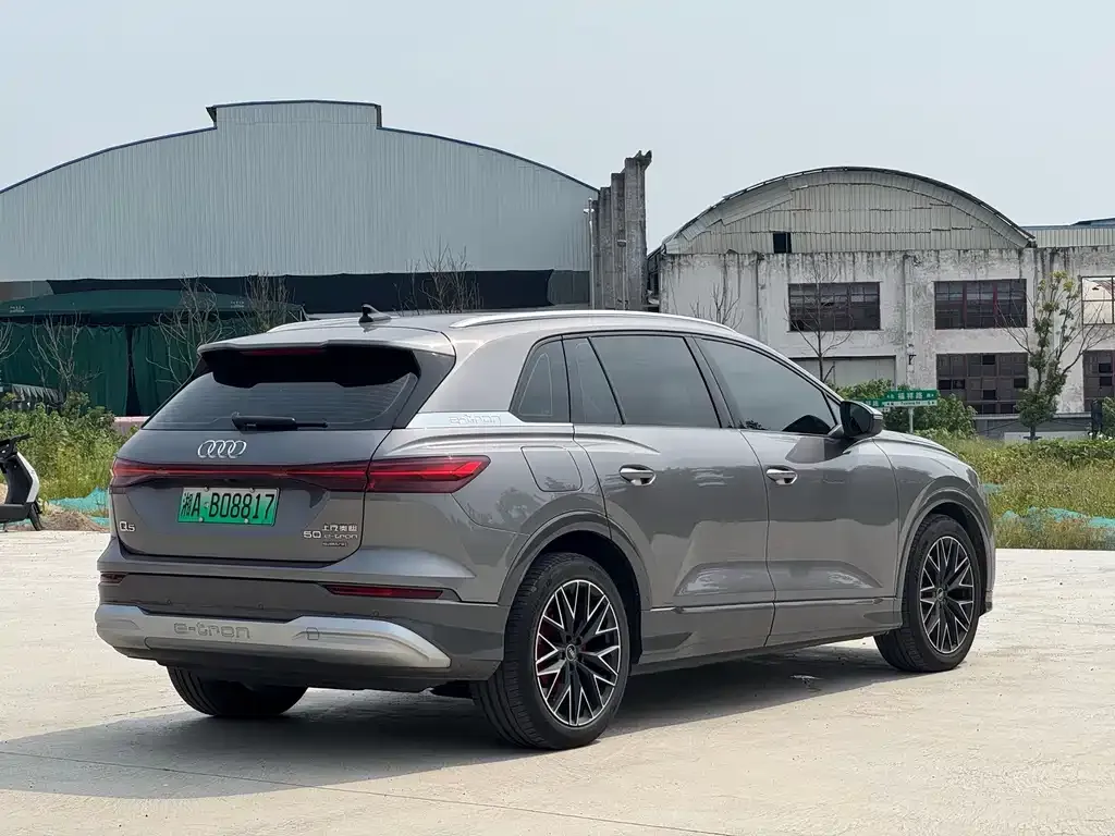 Audi Q5 e-tron — фото 10