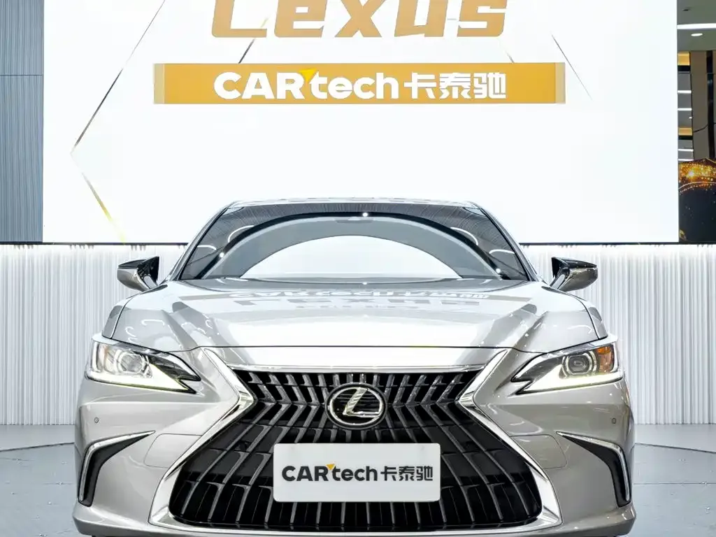 Lexus ES — фото 1