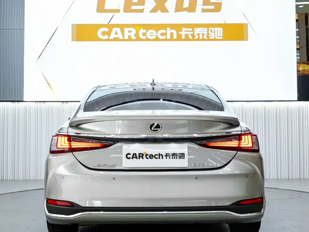 Lexus ES — фото 5