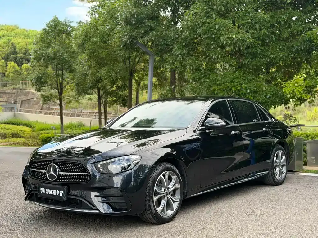 Mercedes-Benz E-Class — фото 1
