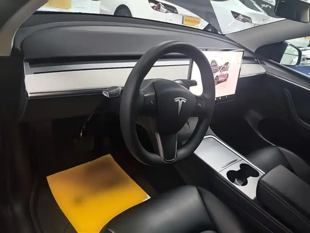Tesla Model Y — фото 5