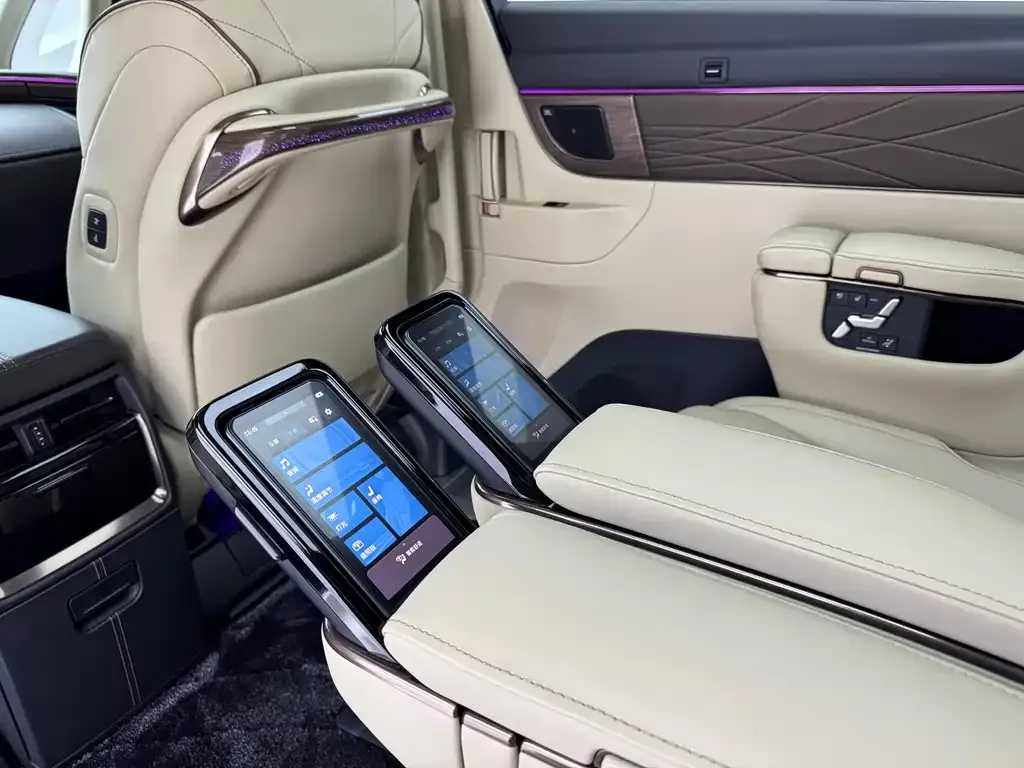 Toyota Alphard — фото 8