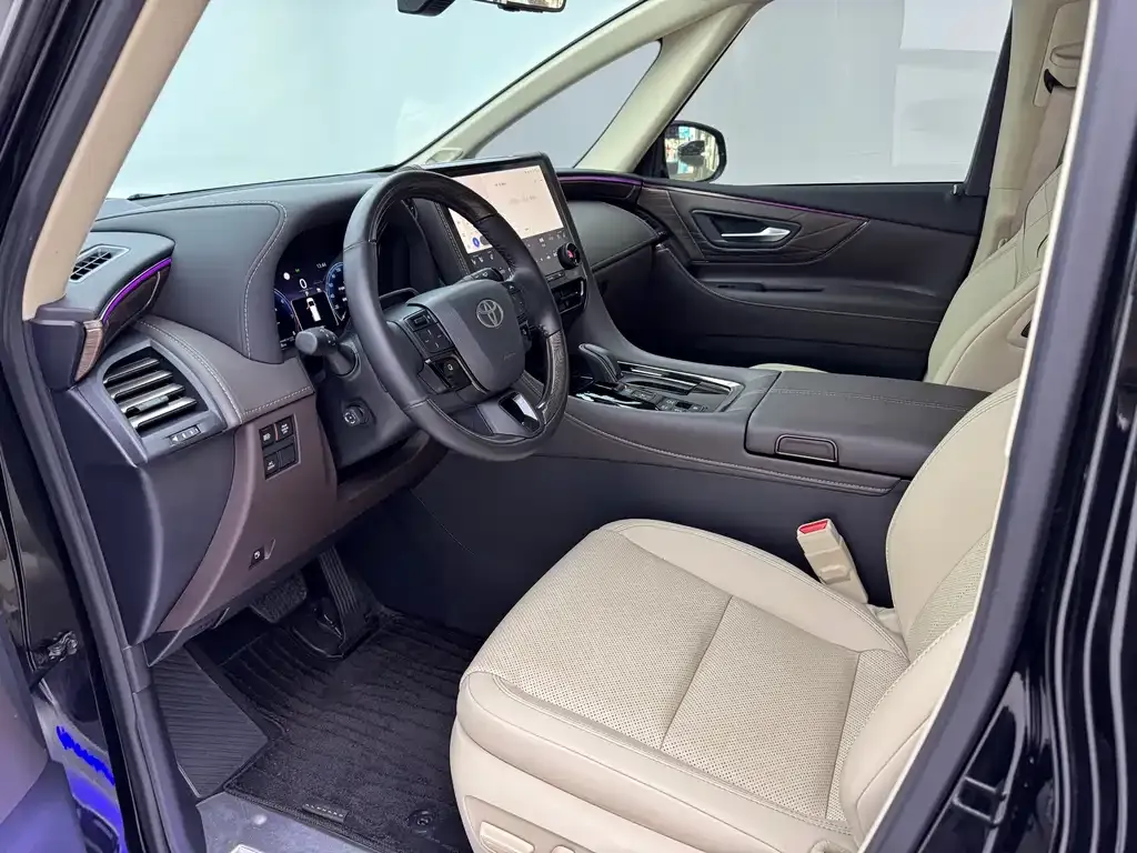 Toyota Alphard — фото 7