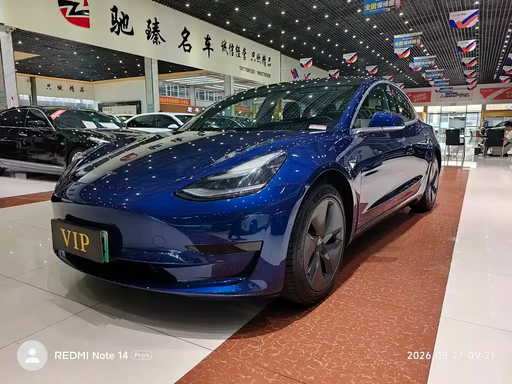 Tesla Model 3 — фото 1