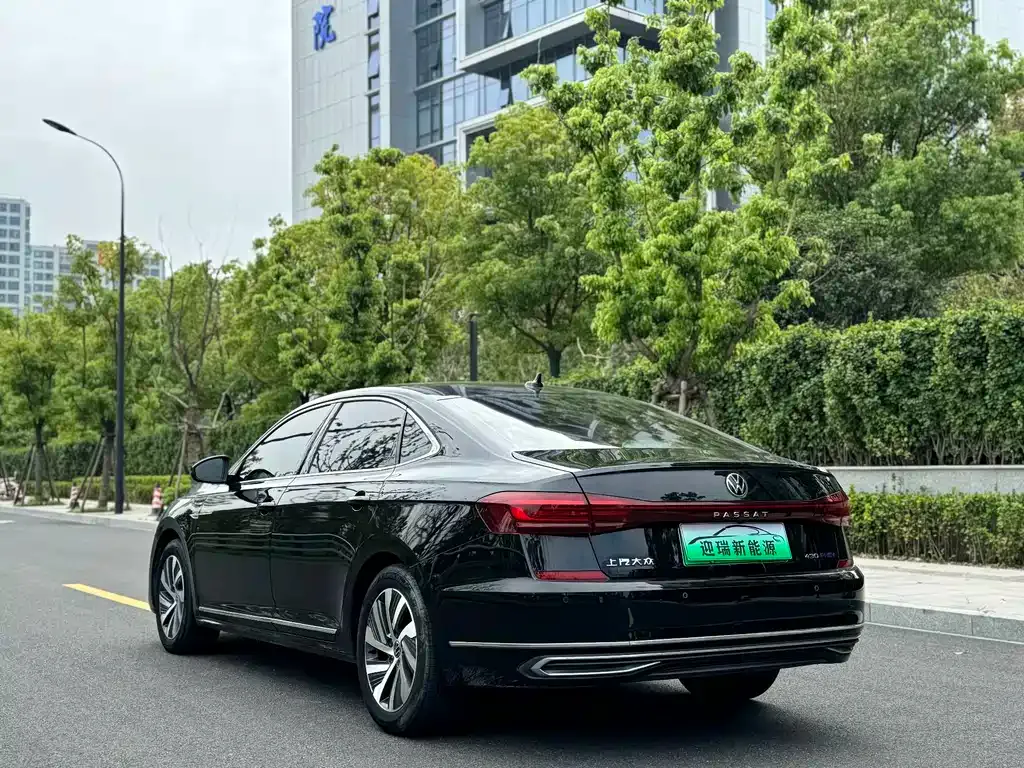 Volkswagen Passat PHEV — фото 10