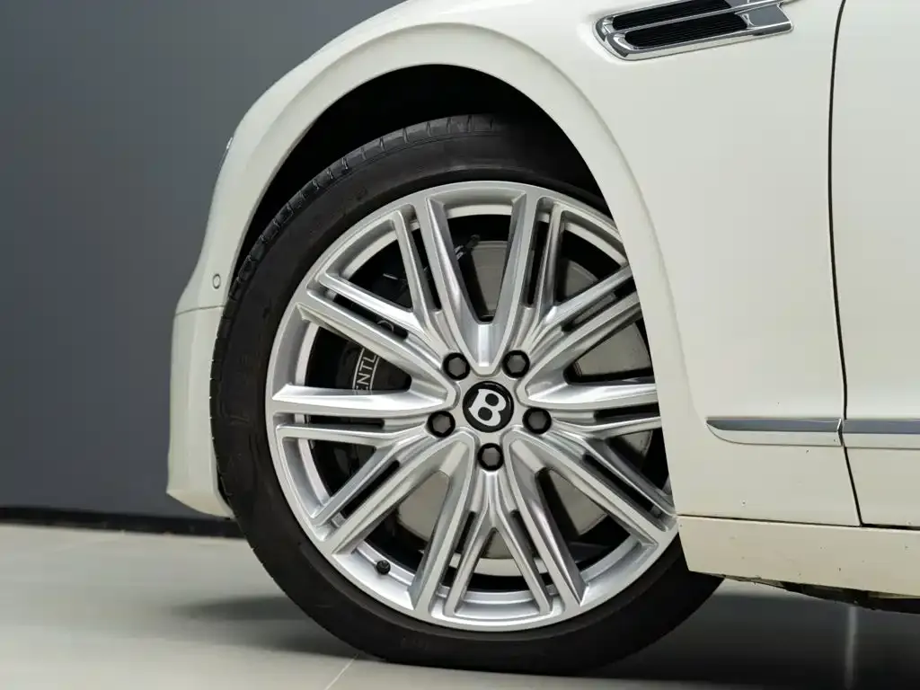Bentley Flying Spur — фото 6