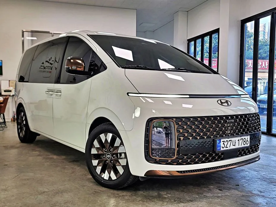 Hyundai Staria — фото 1