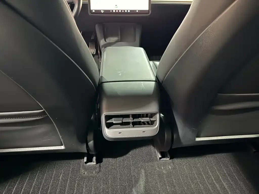 Tesla Model 3 — фото 4