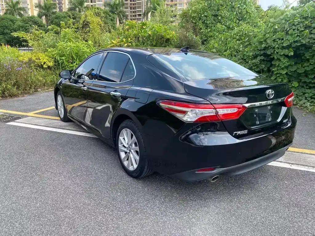 Toyota Camry — фото 8