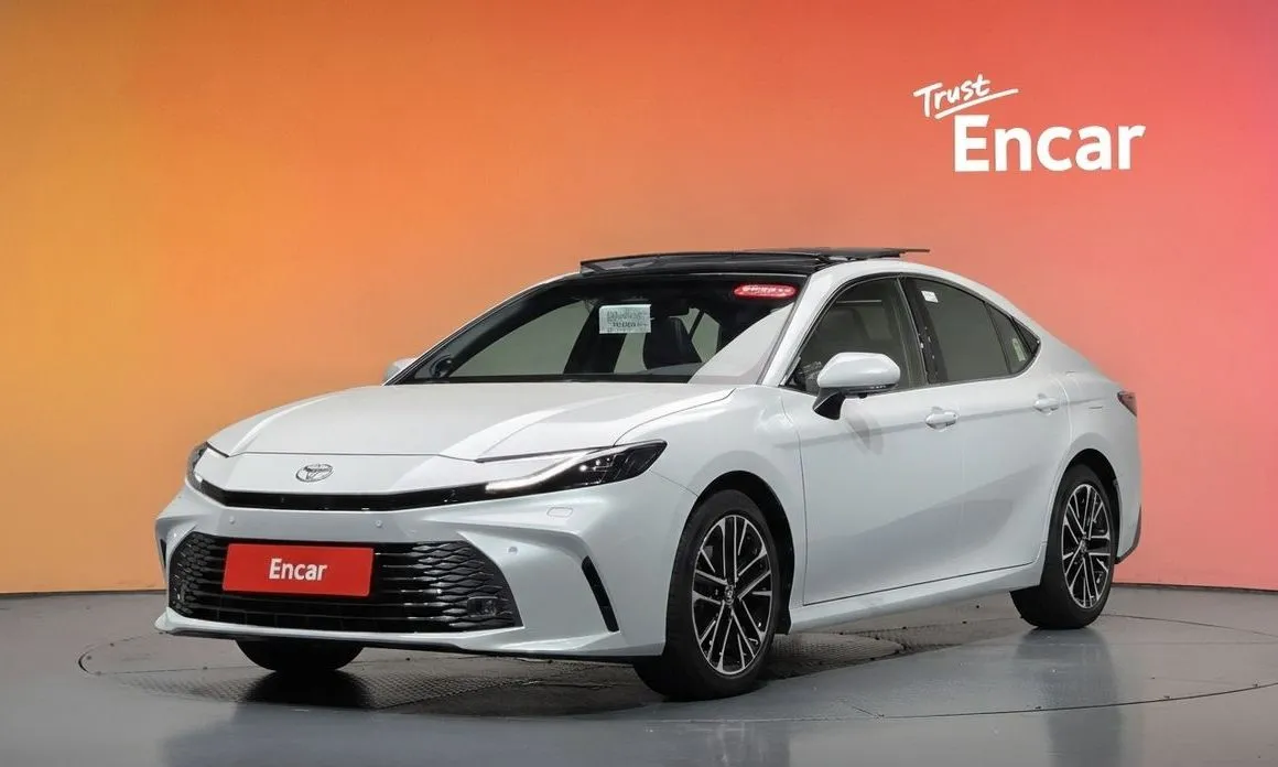 Toyota Camry — фото 1