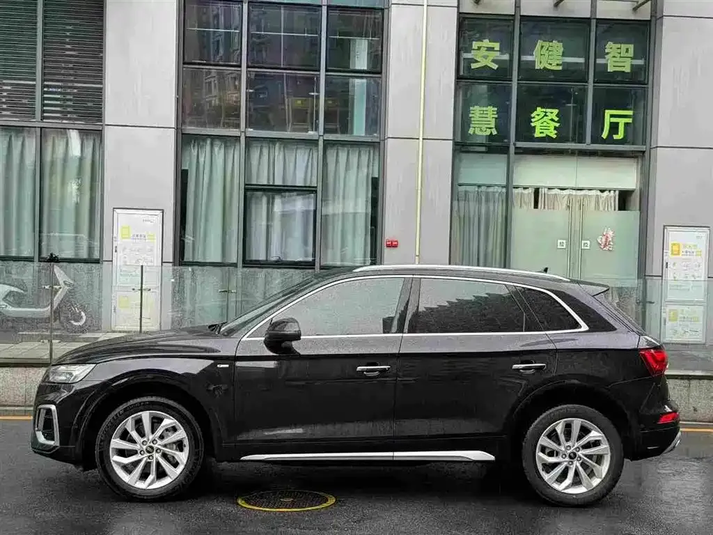 Audi Q5L — фото 6