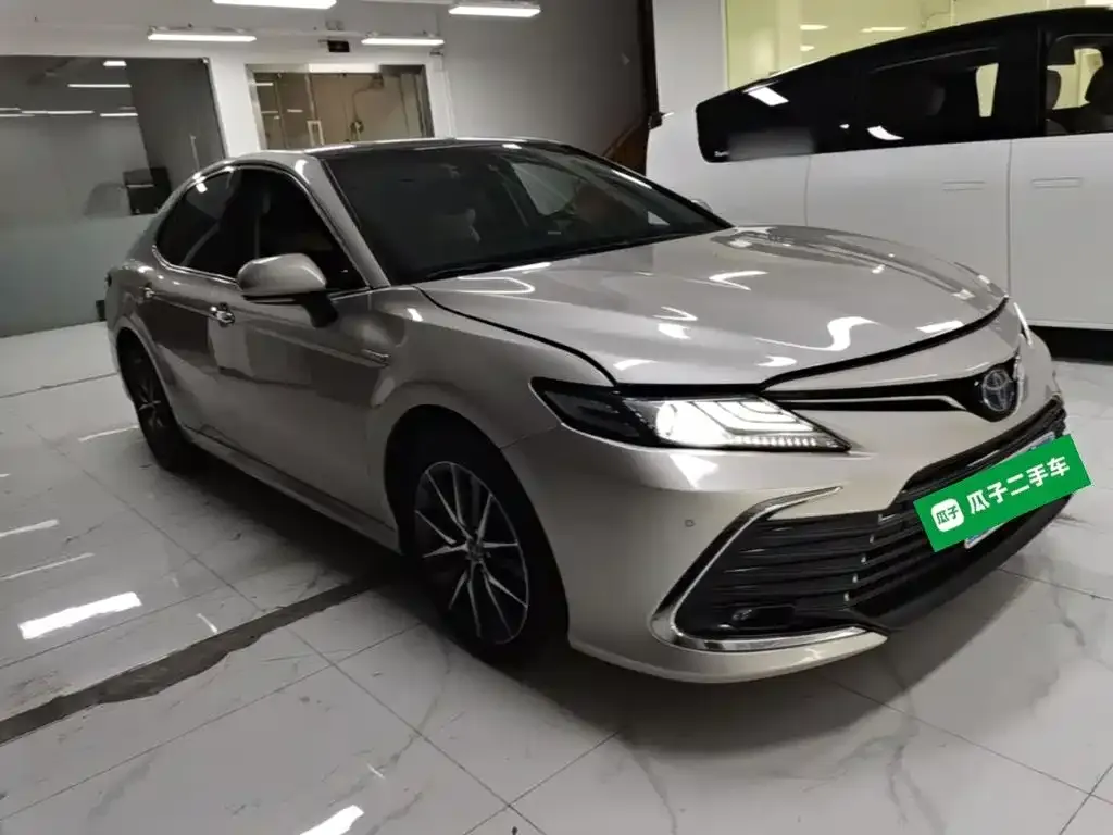 Toyota Camry — фото 2