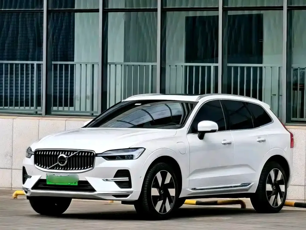 Volvo XC60 PHEV — фото 1