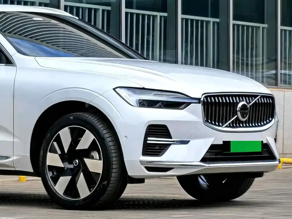 Volvo XC60 PHEV — фото 10