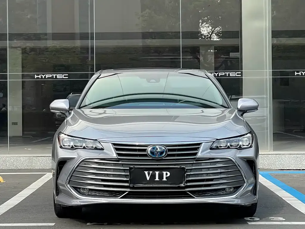 Toyota Avalon — фото 1