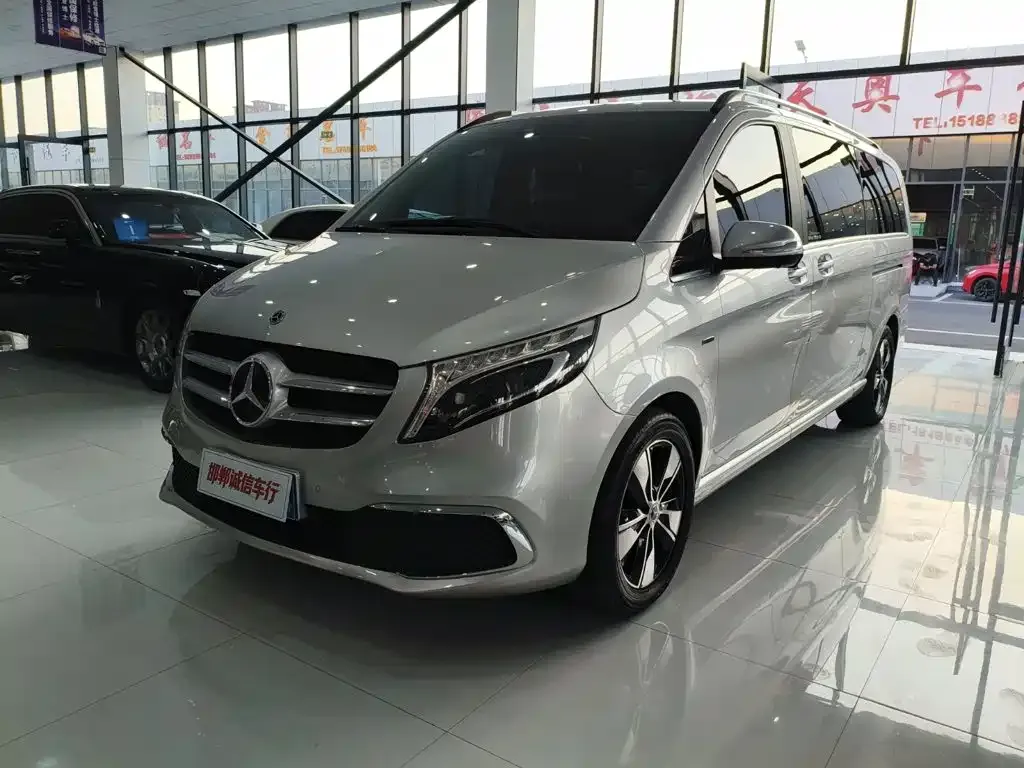 Mercedes-Benz V-Class — фото 1