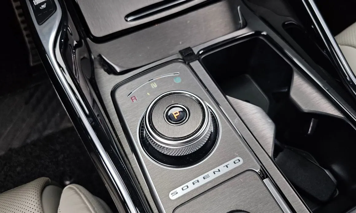 Kia Sorento — фото 8