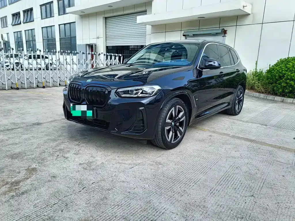 BMW iX3 — фото 1