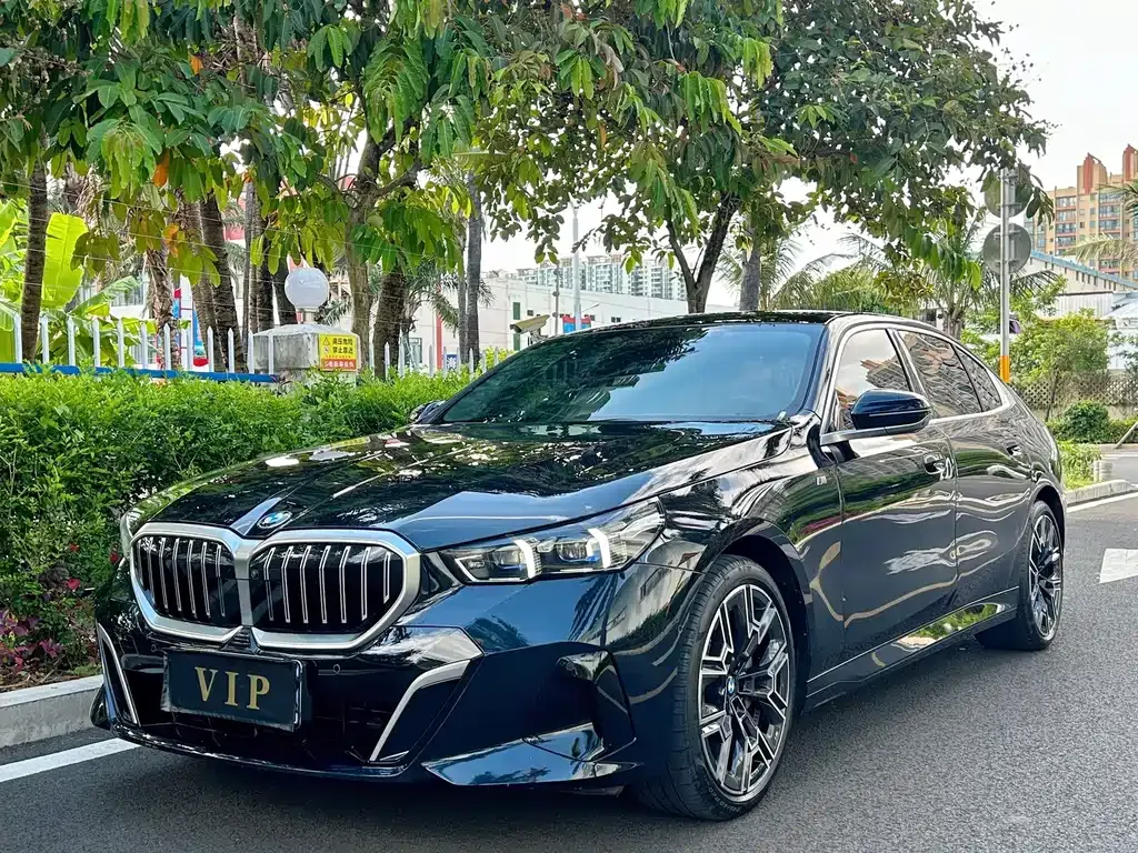 BMW 5 Series — фото 1