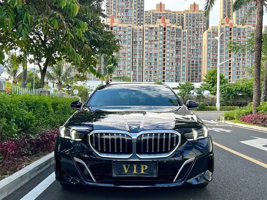 BMW 5 Series — фото 5