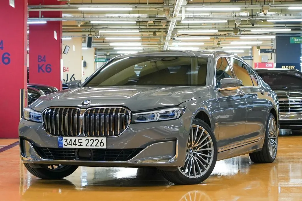 BMW 7-Series — фото 1