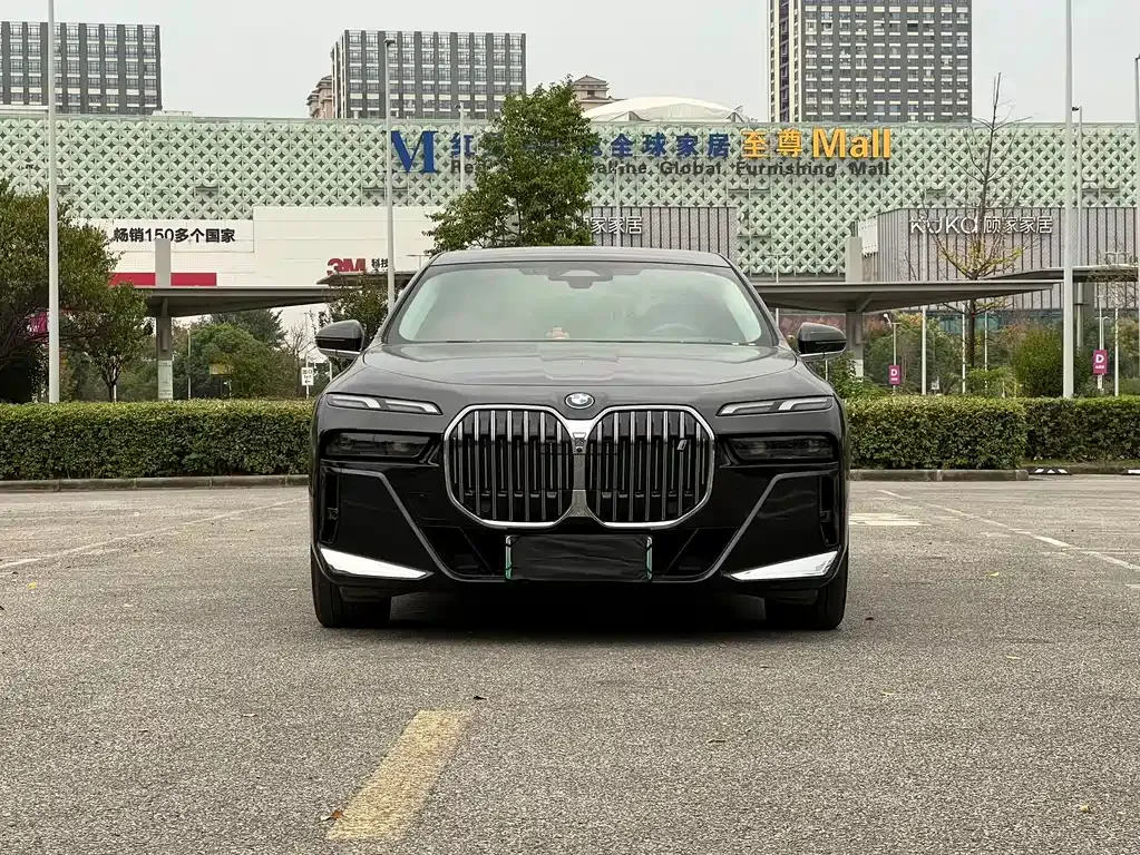 BMW i7 — фото 8