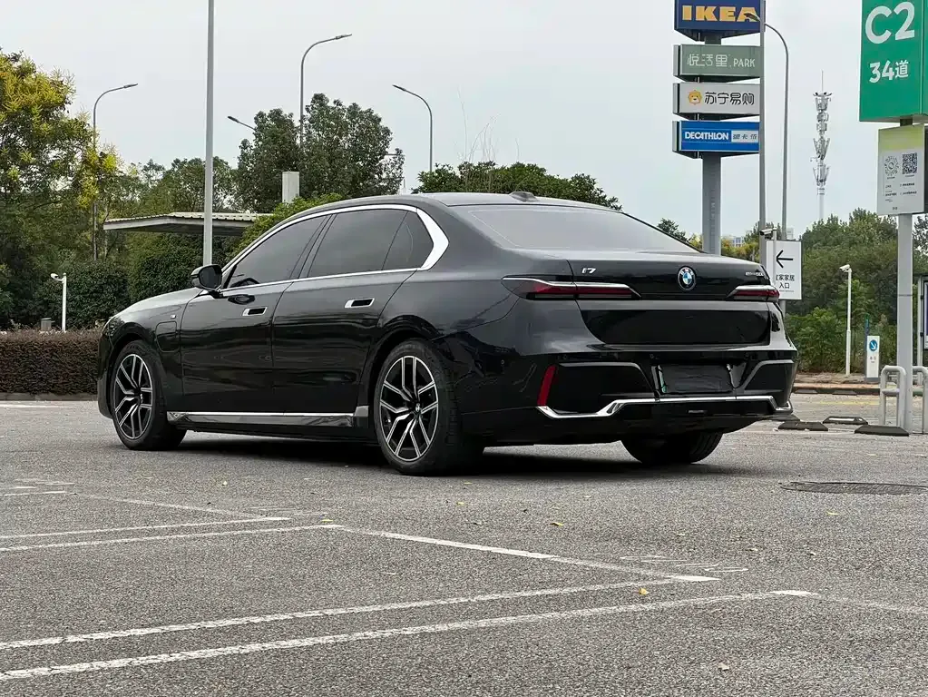 BMW i7 — фото 6