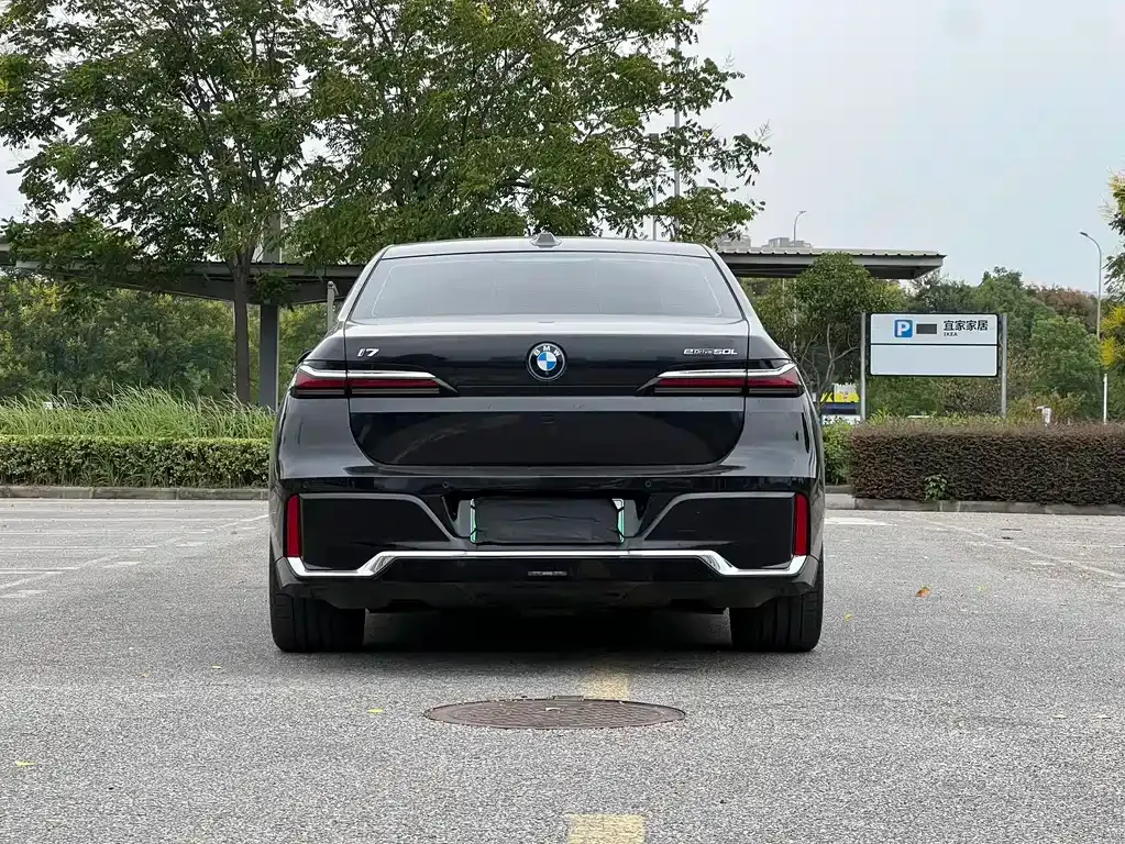 BMW i7 — фото 9