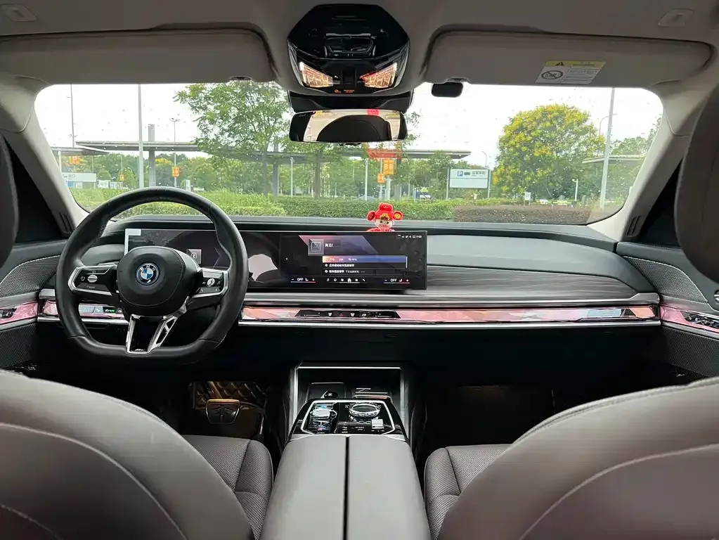 BMW i7 — фото 2