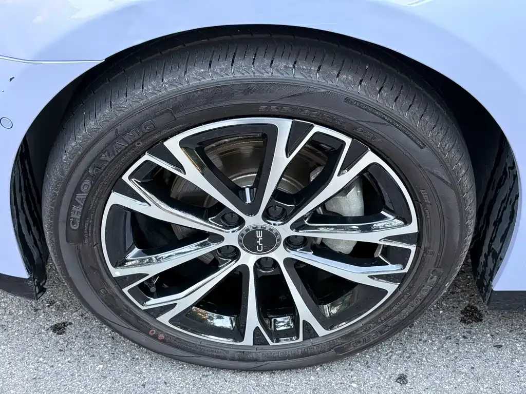BYD Seal — фото 5