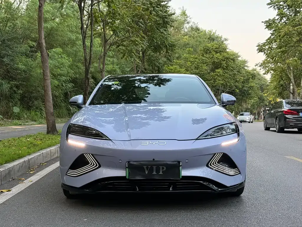 BYD Seal — фото 10