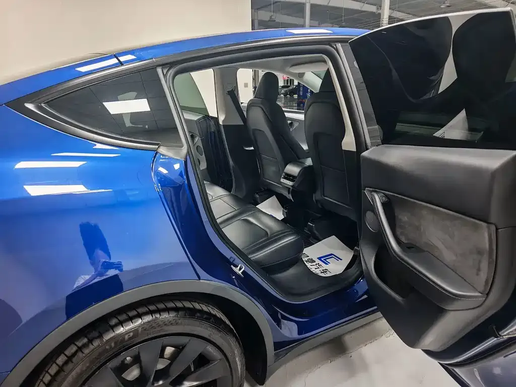 Tesla Model Y — фото 7