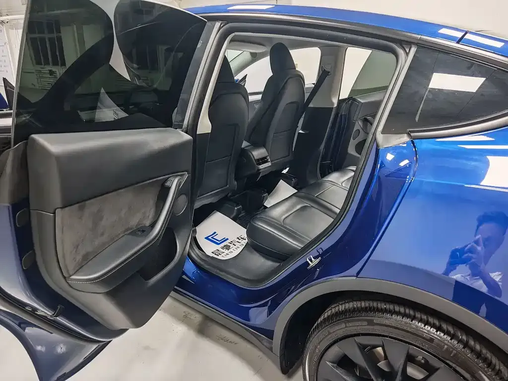 Tesla Model Y — фото 8