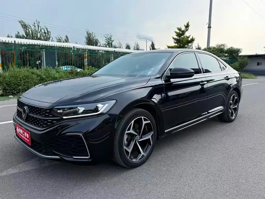 Volkswagen Passat — фото 1