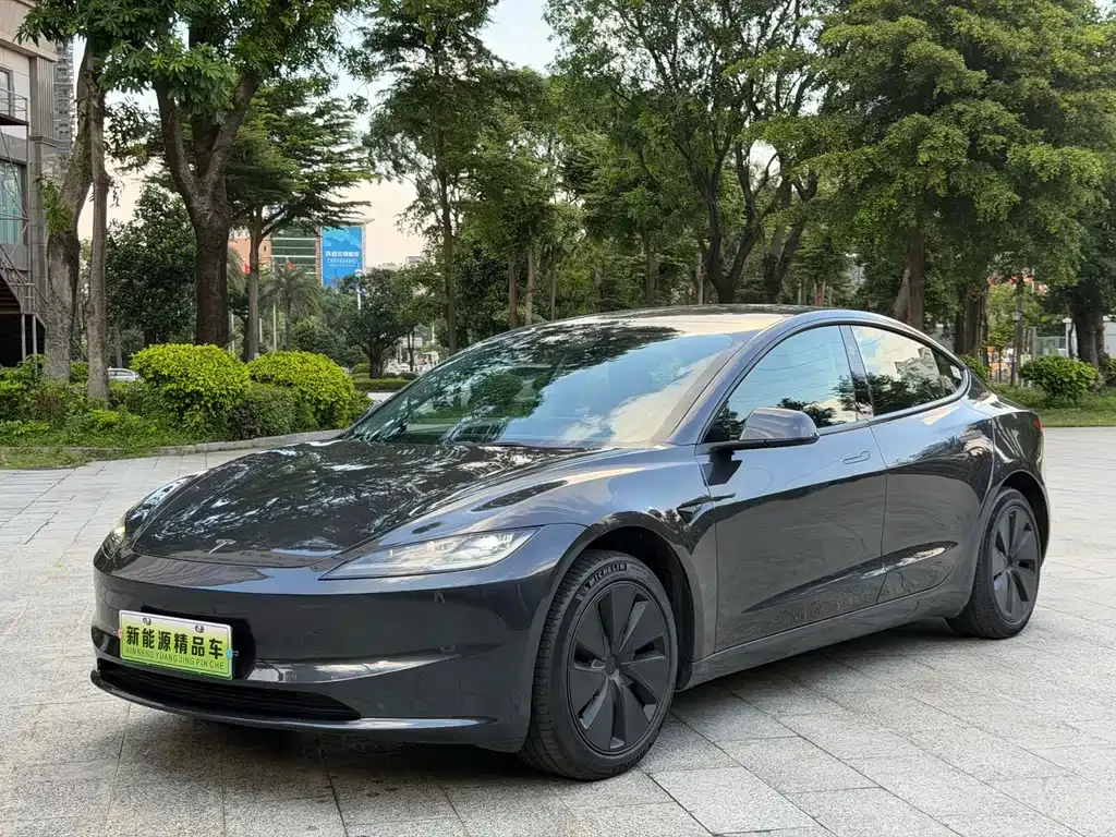 Tesla Model 3 — фото 1