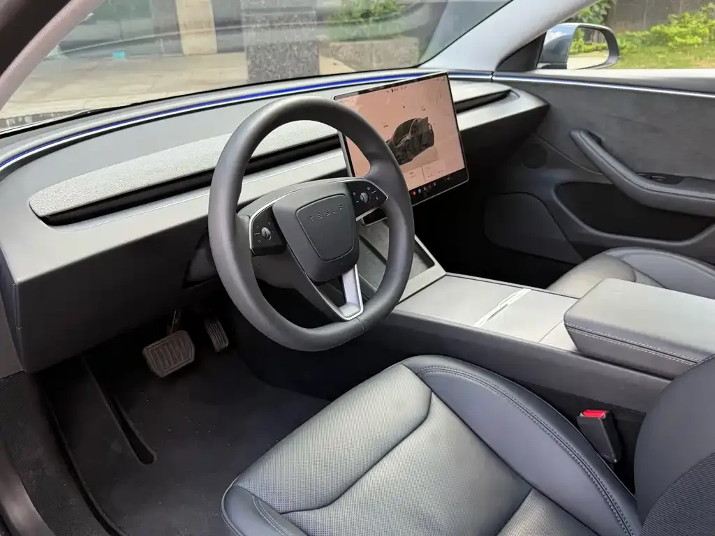 Tesla Model 3 — фото 4