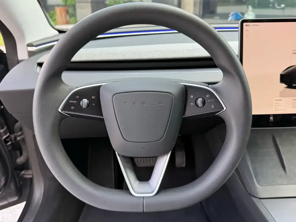 Tesla Model 3 — фото 6