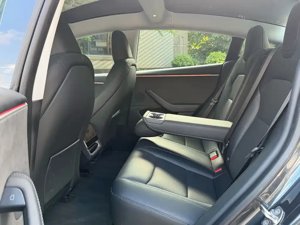 Tesla Model 3 — фото 3