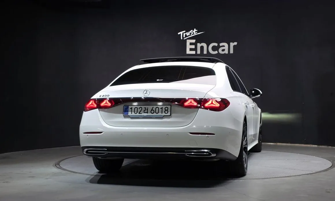 Mercedes-Benz E-Class — фото 5