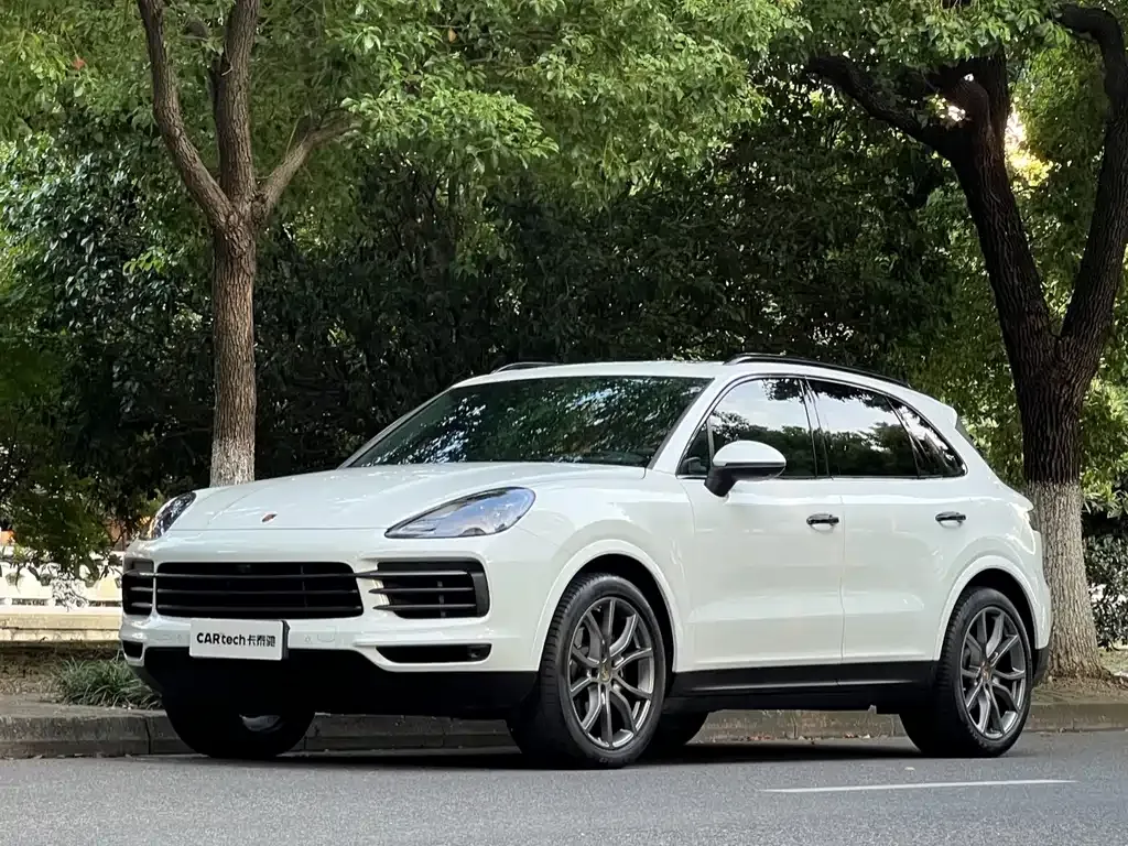 Porsche Cayenne — фото 1